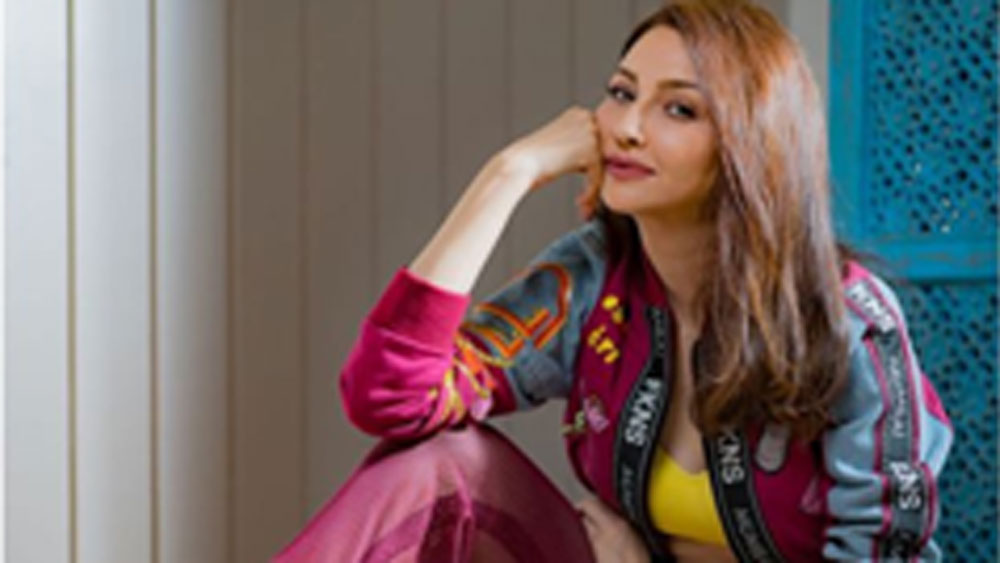 ছোট পর্দা থেকে এত তাড়াতাড়ি বড় পর্দায় সুযোগ পাওয়ার উদাহরণ খুব কম রয়েছে ইন্ডাস্ট্রিতে। তবে ফিল্মে সে ভাবে পসার জমাতে পারেননি। ইমতিয়াজ় আলির ‘জব উই মেট’-এর পর সে ভাবে বড় পর্দায় দেখা যায়নি সৌম্যাকে।