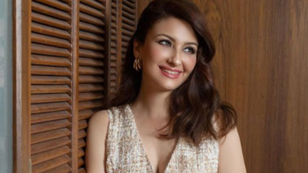 মনের সব আবেগ লুকিয়ে রেখে হাসিমুখে মঞ্চে নিজেকে হাজির করাটাই সবচেয়ে বড় চ্যালেঞ্জ। খুব সাবলীল ভাবেই সেটা করতে পারতেন সৌম্যা।