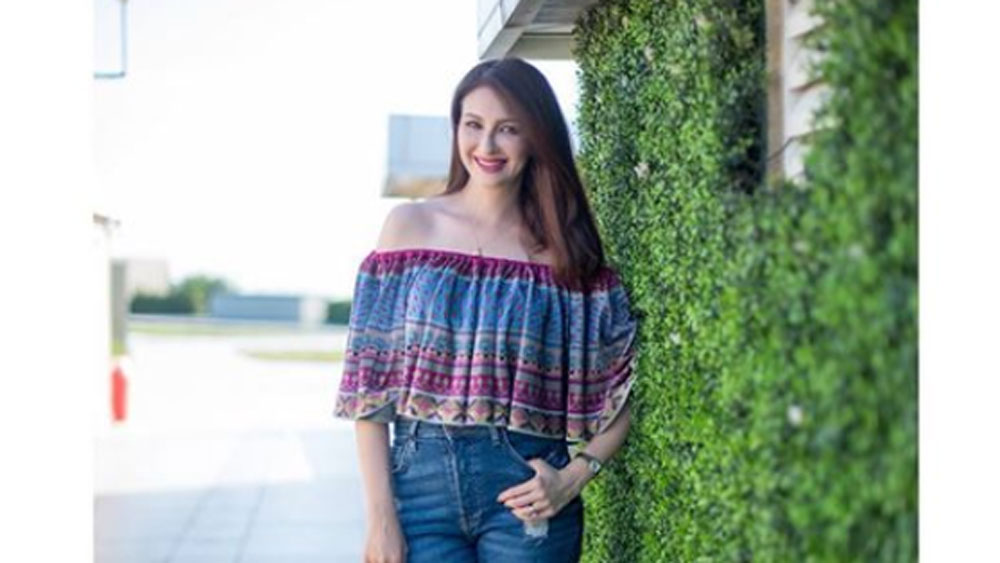 সৌম্যার জন্ম মধ্যপ্রদেশের ভোপালে। তাঁর বাবা অধ্যাপক। পড়াশোনা শেষ করে ২০০৬ সালে তিনি মডেলিং শুরু করেন।