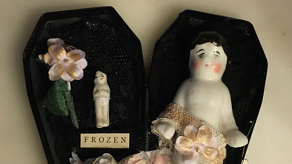 কবিতা অনুসারে, শার্লট স্লেজ গাড়িতে চড়ে তার বন্ধু চার্লির কাছে যাচ্ছিল। দু’জনে একসঙ্গে নতুন বছর উদযাপন করার পরিকল্পনা করেছিল।