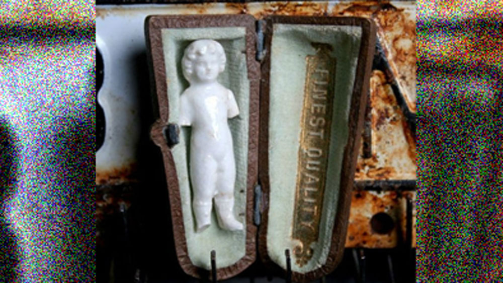 ১৮৪৩ সালের ২৮ ডিসেম্বর। সেবা স্মিথ নামে এক সাংবাদিক ‘দ্য রোভার’ নামে এক সংবাদপত্রের হয়ে কাজ করতেন। তাঁর লেখা একটি কবিতা সংবাদপত্রে প্রকাশিত হয়েছিল। কবিতার নাম ছিল ‘এ কর্পস গোয়িং টু এ বল’।