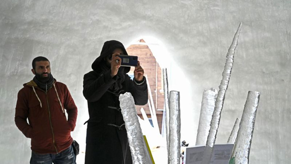 অতিমারির কারণে ঢুঁকতে থাকা দেশের পর্যটন শিল্পকে বাঁচানোর জন্য এমন অভিনব পরিকল্পনার প্রয়োজন বলে মনে করেন ইগলু রেস্তরাঁর মালিক ওয়াসিম।