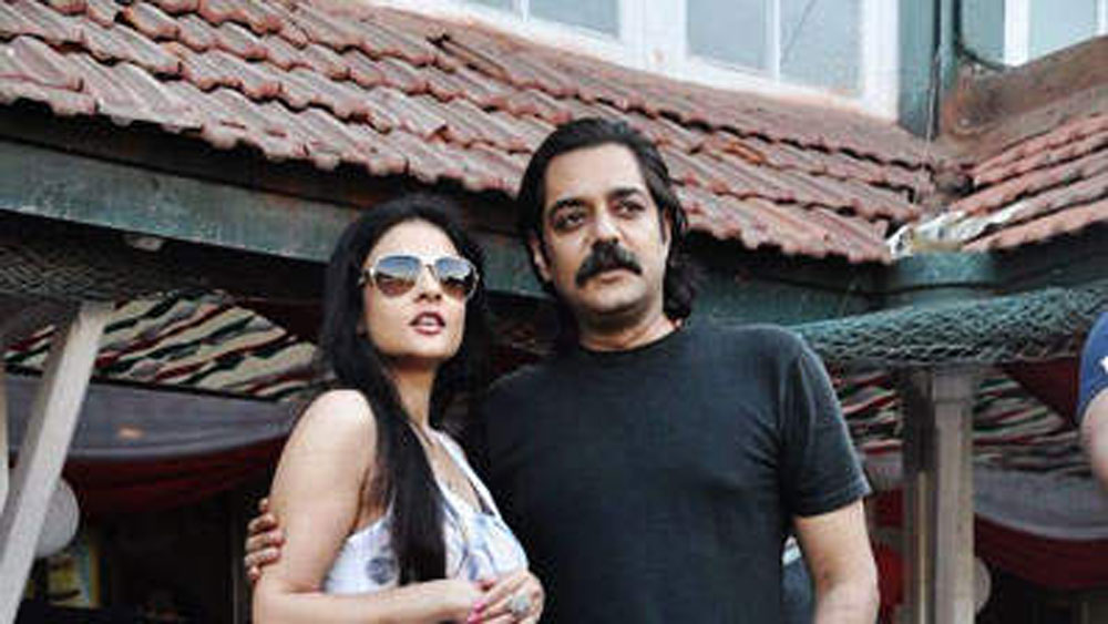 ফিল্ম দুনিয়াও তাঁকে প্রায় ভুলেই গিয়েছিল। ফলে নায়ক হিসাবে প্রত্যাবর্তন খুব কঠিন হয়ে পড়ে তাঁর জন্য। সেটা আর সম্ভব হয়নি।