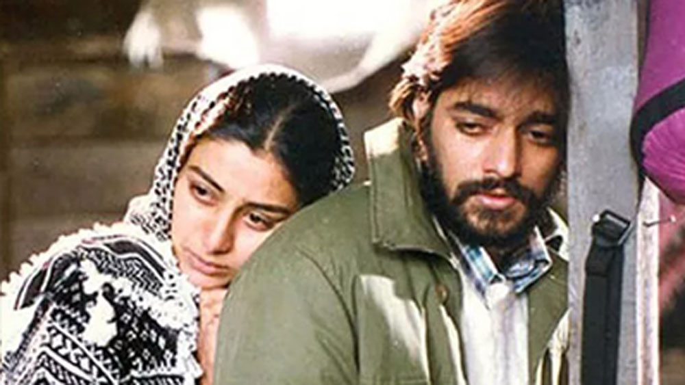 প্রথম ফিল্ম করার সময় ‘মাচিস’ নামে আরও একটি ফিল্ম সই করেছিলেন তিনি। ‘তেরে মেরে সপনে’-র মুক্তি পিছিয়ে যাওয়ায় ‘মাচিস’ আগে মুক্তি পেয়েছিল। ‘মাচিস’-এর জন্য তিনি সবচেয়ে ভাল অভিষেককারী অভিনেতার পুরস্কারও পেয়েছিলেন।