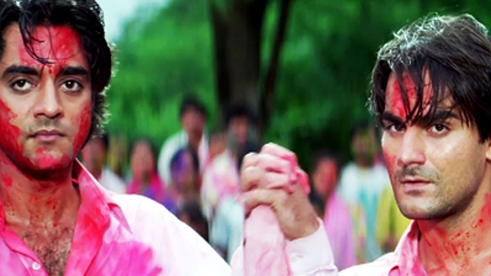 এরপর আরও দু’টো ছবির প্রস্তাব পেয়েছিলেন তিনি। কিন্তু ইতিমধ্যেই ‘মন্দ কপাল’-এর দাগ লেগে যাওয়ায় পরবর্তী দু’টি ছবি থেকেও তাঁকে সরিয়ে দেওয়া হয়েছিল। তাঁর নামের সঙ্গে দুর্ভাগ্যের দাগ যেন আরও গভীর হয়ে উঠেছিল।