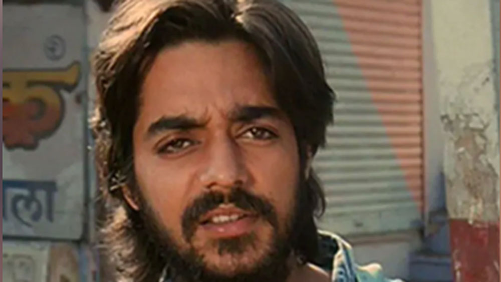 চন্দ্রচূড়ের জন্ম ১৯৬৮ সালে ওড়িশায়। ফিল্মমহল প্রথমে চন্দ্রচূড়কে ‘মন্দ কপাল’-এর তকমা দিয়ে দিয়েছিল। কারণ যে ছবিতে চন্দ্রচূ়ড় সই করছিলেন সেগুলিই যেন কোনও না কোনও কারণে বন্ধ হয়ে যাচ্ছিল।