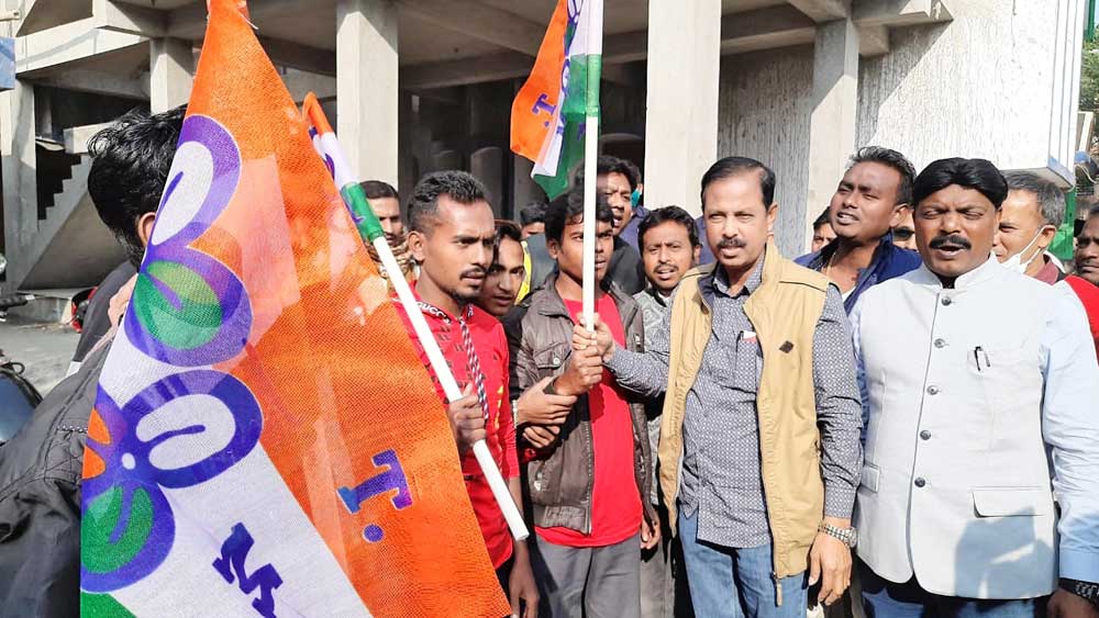 BJP workers joined TMC at administrative building
