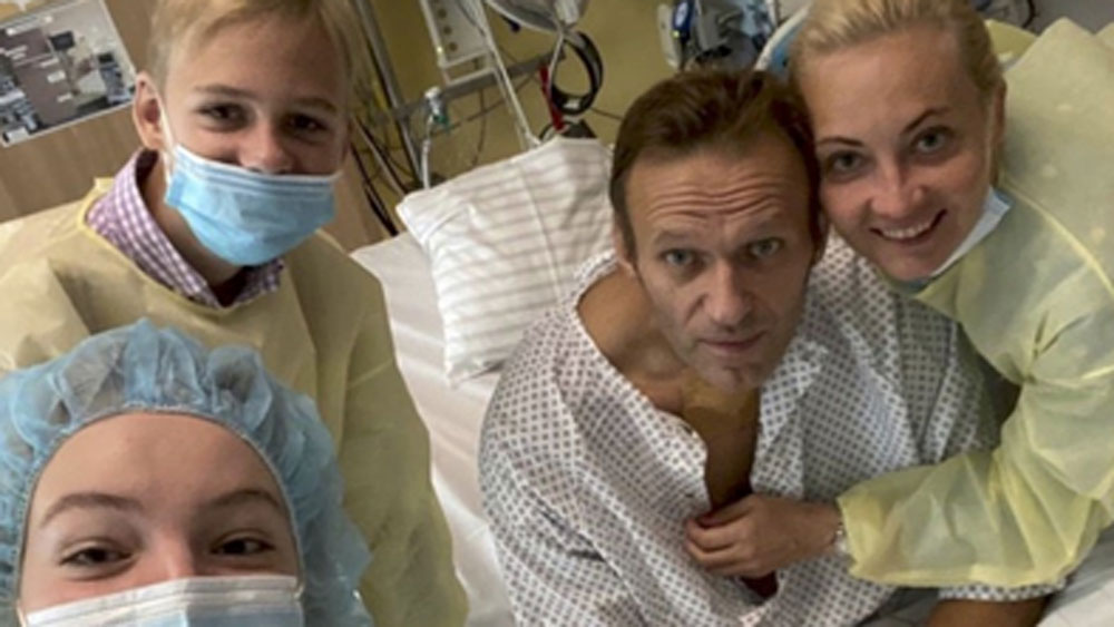 গত অগস্টে সাইবেরিয়া থেকে মস্কো যাওয়ার পথে বিমানেই অসুস্থ হয়ে পড়েছিলেন রাশিয়ার বিরোধী নেতা আলেক্সেই নাভালনি।