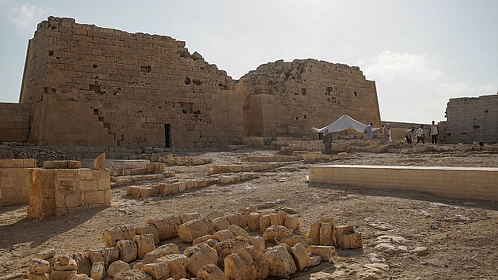 মিশরের সর্বত্রই প্রাচীন স্থাপত্য ছড়িয়ে রয়েছে। সেখানকার তাপসিরিস মাগনায় খননকার্য চালাতে গিয়ে সম্প্রতি ওই মমিটি উদ্ধার করেছেন প্রত্নতত্ত্ববিদরা।