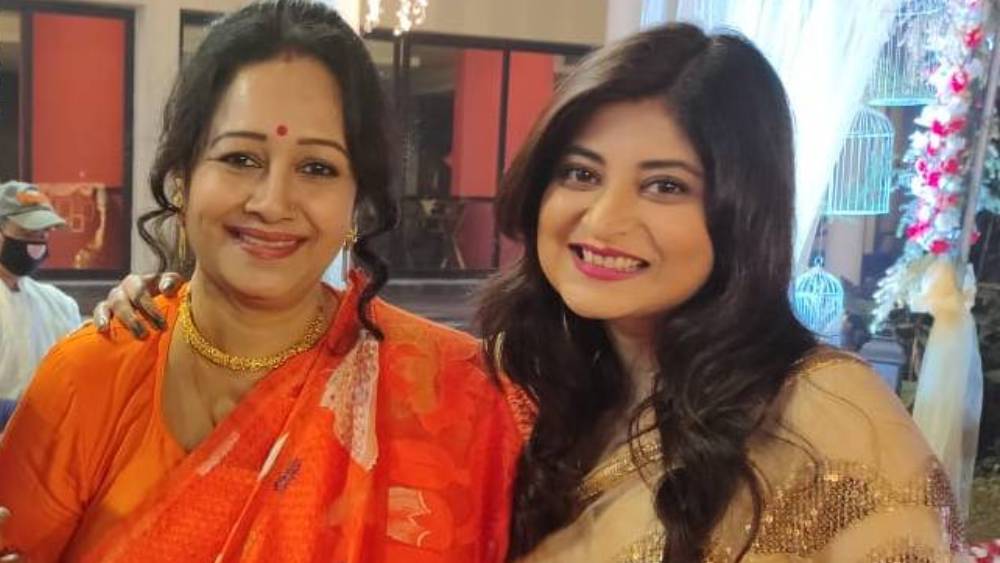 চুমকি চৌধুরী ও সন্দীপ্তা সেন