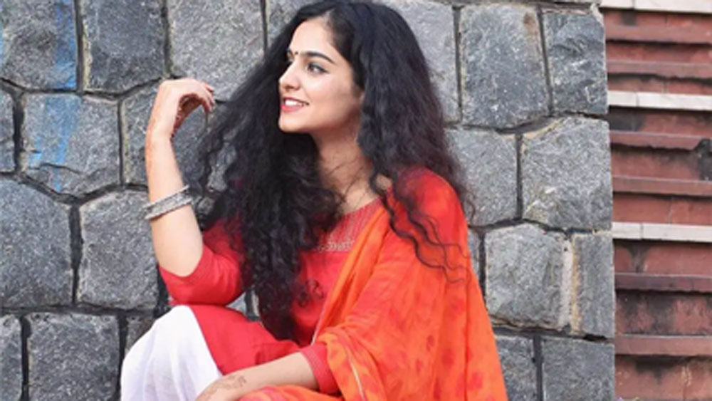 টিকটকে তাঁর ফলোয়ার সংখ্যা সাড়ে ৩ কোটি ছাড়িয়েছে। টিকটকে নিজের গান, নাচ এবং নানা কৌতূকপূর্ণ ভিডিয়ো শেয়ার করেন।