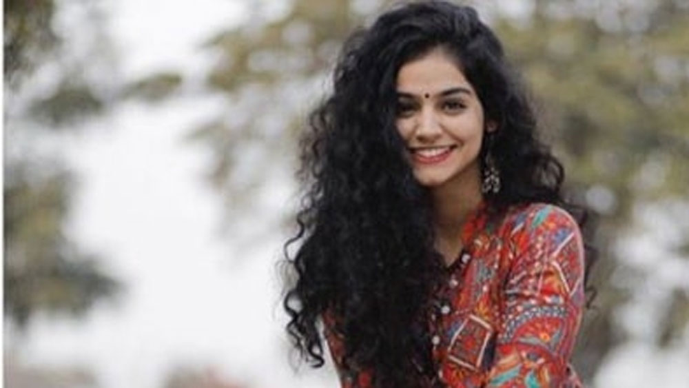 বসুন্ধরার নিজের ইনস্টাগ্রাম এবং ইউটিউব চ্যানেলও রয়েছে। ইনস্টাগ্রামে তাঁকে ৪ লাখ ৭৫ হাজার ইউজার অনুসরণ করেন। নিজের বহু ছবি ইনস্টাগ্রামে আপলোড করেন তিনি।