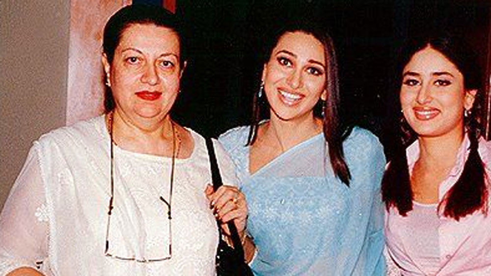 সাহসী সিদ্ধান্ত নেন ববিতা। দুই মেয়েকে নিয়ে তিনি আলাদা থাকতে শুরু করেন। পাশাপাশি করিশ্মাকে অভিনয়ের জন্য তৈরি করতেও শুরু করেন।