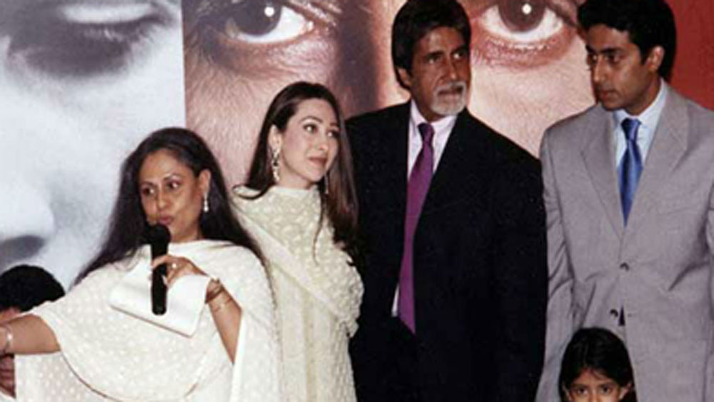 দুই পরিবারের মধ্যে প্রথম থেকেই যে বন্ধুত্বের সম্পর্ক ছিল, সেটাই ক্রমে ম্লান হয়ে যায় করিশ্মা-অভিষেকের সম্পর্ককে কেন্দ্র করে। জানেন কী কেন করিশ্মা-অভিষেকের বিয়ে ভেঙে গিয়েছিল? আর কেনই বা বিয়ে ভাঙার ৬ মাসের মধ্যেই করিশ্মা অন্য এক জনকে বিয়ে করে নেন?