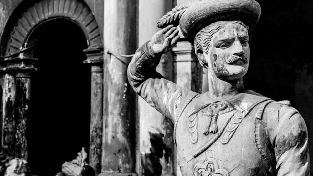 ২। রাজচন্দ্রের জন্ম ১৭৮৮ খ্রিস্টাব্দে। তিনি ছিলেন প্রীতিরাম দাসের মেজো ছেলে। তবে কাজের মাপকাঠিতে রাজচন্দ্রকে ছাপিয়ে গিয়েছেন তাঁর স্ত্রী, রানি রাসমণি। কার্যত স্ত্রীর পরিচয়েই এখন পরিচিত হন অষ্টাদশ শতকের এই গণ্যমান্য বঙ্গসন্তান।