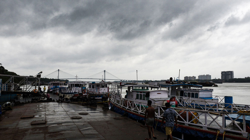 ১০। রানি রাসমমির নাম কলকাতার অন্যতম রাজপথের সঙ্গে জড়িয়ে গেলেও রাজচন্দ্রের নাম মিলিয়ে গিয়েছে ঘাটের কথা থেকে।