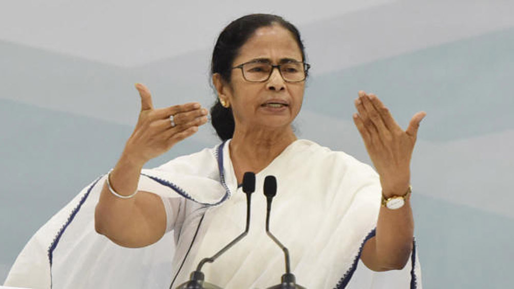 Mamata Banerjee brings Manik Sarkar in her speech to explain that BJP is danger for West Bengal