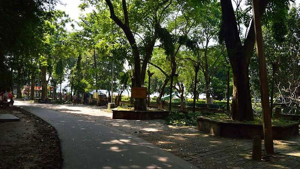 লর্ড ওয়েলেসলি চেয়েছিলেন এশীয় জীবজন্তু সম্বন্ধে ইউরোপীয়দের ধারণা তৈরি করতে। তাই তিনি বেশ কিছু প্রাণী সংগ্রহ করেছিলেন ব্যারাকপুরে। পরে তাদের জায়গা হয়েছিল ব্যারাকপুর চিড়িয়াখানাতে। মূলত তাদেরই ঠিকানা ছিল এই পশুশালা, যা তৈরি করা হয়েছিল ১৮১৭ থেকে ১৮১৯ সালের মধ্যে। তারও প্রায় ১ দশক পরে ১৮২৮ খ্রিস্টাব্দে তৈরি হয়েছিল লন্ডন চিড়িয়াখানা।