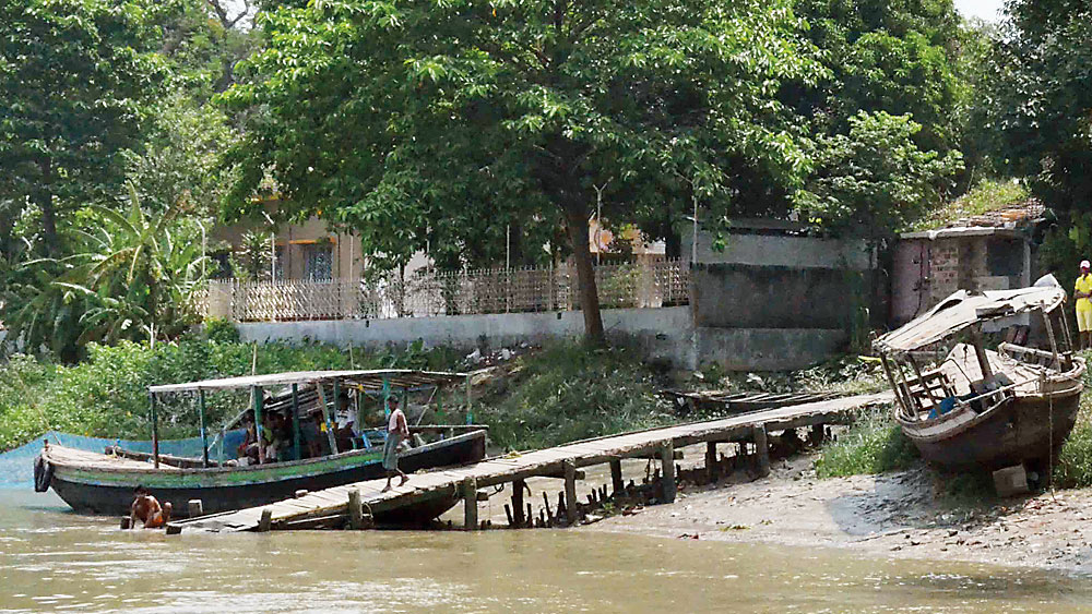 উনিশ শতকের গোড়ায় ওয়েলেসলি বিদায় নেওয়ার পরে এই চিড়িয়াখানার দিন পড়ে এল। তিনি চলে যাওয়ার পরের বছর দায়িত্ব থেকে অব্যাহতি নিলেন বুকাননও। এর পর সেরা সময় হারিয়ে গেলেও চিড়িয়াখানা কিন্তু থেকে গেল। প্রতিষ্ঠা হওয়ার পরে প্রায় পৌনে একশো বছর ধরে ছিল ব্যারাকপুরের চিড়িয়াখানার অস্তিত্ব।