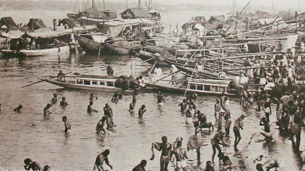 ৭। সে সময় শোভাবাজার ছিল কাপড়ের ব্যবসার জন্য সুপ্রসিদ্ধ। ব্যবসার অন্যতম নিয়ন্ত্রক ছিলেন শোভারাম বসাক। উত্তর কলকাতার আর এক বিখ্যাত বাজার ‘শ্যামবাজার’-এর নামকরণেও তাঁর অবদান আছে।