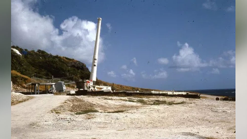 এই প্রজেক্ট নিয়ে অনেক সমালোচনাও শুরু হয়ে গিয়েছিল ইতিমধ্যেই। সমালোচনা এবং বিরোধিতা এমন পর্যায়ে পৌঁছে যায় যে ১৯৬৭ সাল নাগাদ প্রকল্প থেকে হাত সরিয়ে নেয় কানাডা প্রশাসন। কানাডা তত দিনে ৪৩ লক্ষ ডলার অনুদান দিয়ে ফেলেছিল। আমেরিকা দিয়েছিল ৩৭ লাখ ডলার।
