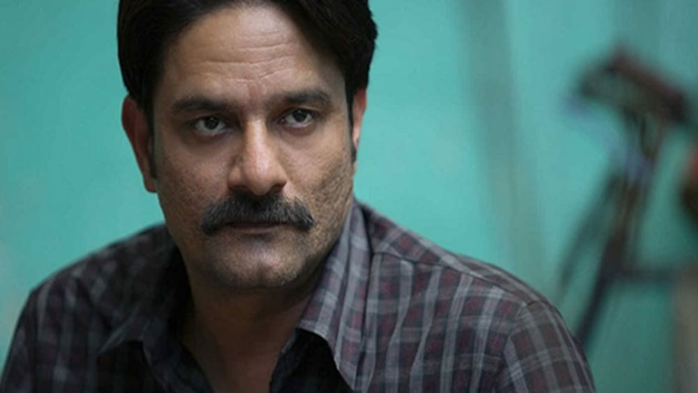 তবে এক মহিলার সঙ্গে সম্পর্ক রয়েছে তাঁর এটুকুই শুধু জানা যায়। ওই মহিলার পরিচয় কখনও প্রকাশ্যে আসতে দেননি তিনি।