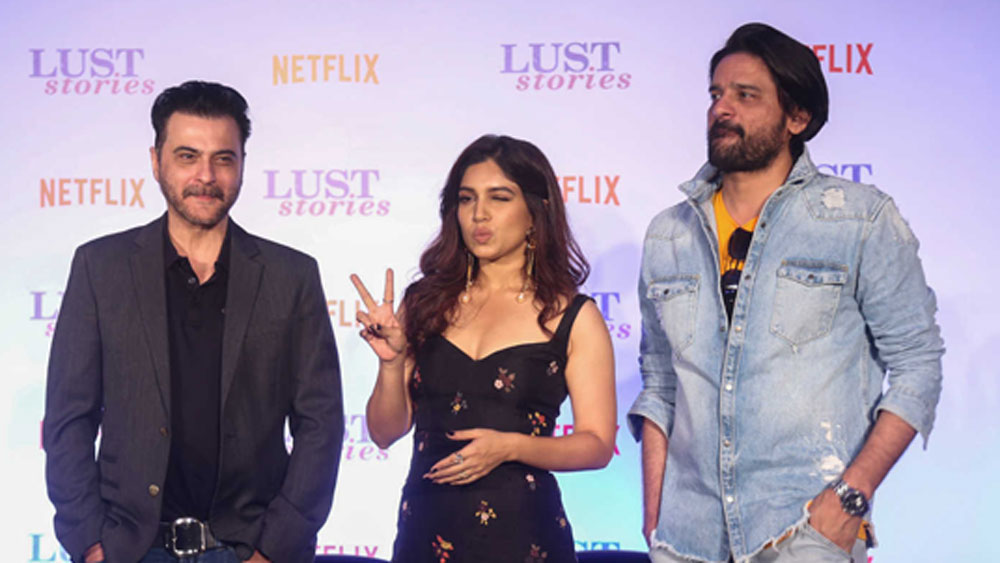 ফিল্ম আর ওয়েব— দু’টি মাধ্যমেই চুটিয়ে কাজ করছেন জয়দীপ। দুই মাধ্যমের মধ্যে বিশেষ ফারাক করেন না তিনি।