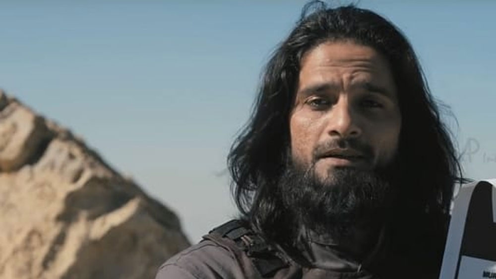 ২০১০ সালে প্রিয়দর্শনের ছবি ‘খট্টা মিঠা’য় বড় ব্রেক পেয়েছিলেন জয়দীপ। এটা ছিল তাঁর দ্বিতীয় ছবি। প্রথম ছবিতে অতিথি শিল্পী ছিলেন তিনি। তার পর অজয় দেবগণের সঙ্গে ‘আক্রোশ’-এ দেখা গিয়েছিল তাঁকে।