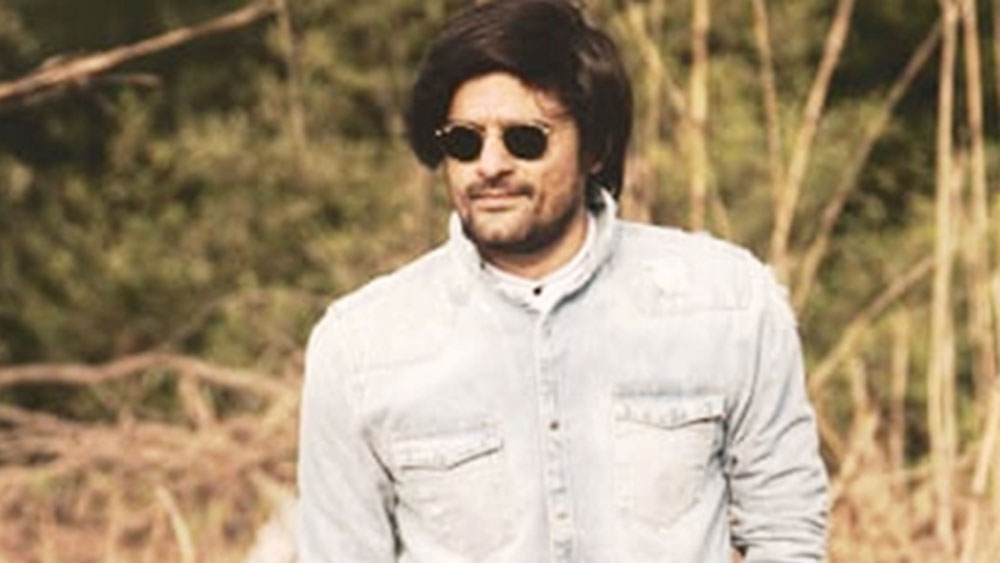 জয়দীপের জন্ম হরিয়ানার রোহতকের খারকারা গ্রামে। হরিয়ানার যুবকদের মোটামুটি প্রচলিত রীতি, পড়াশোনা শেষ করে সেনাবাহিনীতে যোগ দেওয়া। বাকিদের মতো জয়দীপেরও সেনাবাহিনীতে যোগ দেওয়ার ইচ্ছে ছিল ছোটবেলা থেকেই।