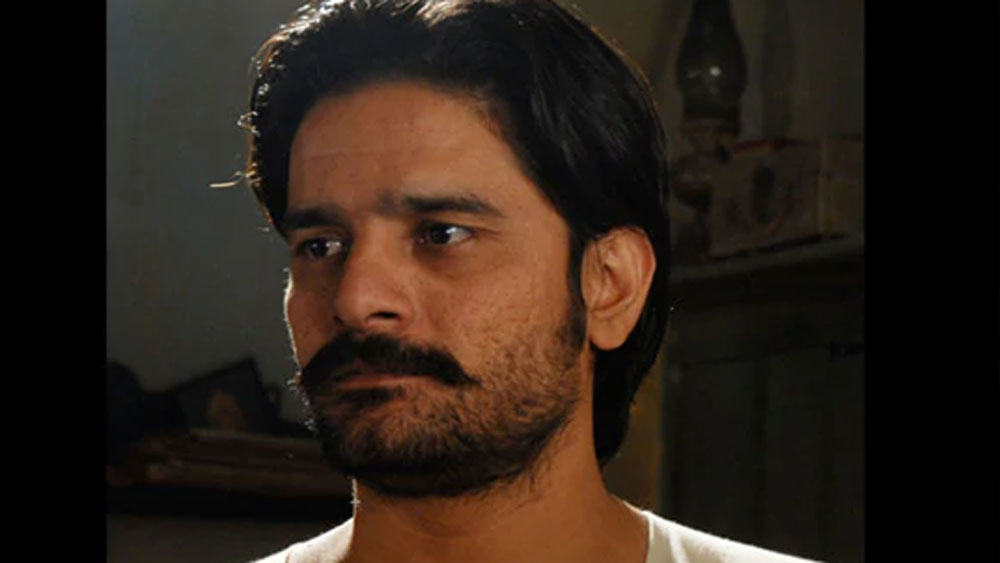 তিনি জয়দীপ অহলাওয়ত। ফিল্ম থেকে ওয়েব সিরিজ— সর্বত্রই সমান বিচরণ তাঁর। ‘গ্যাংস অব ওয়াসেপুর’-এর শাহিদ খান থেকে যাত্রা শুরু করা জয়দীপ আপাতত অনুষ্কা শর্মার প্রযোজনার ওয়েব সিরিজ় ‘পাতাললোক’-এ পৌঁছে গিয়েছেন।