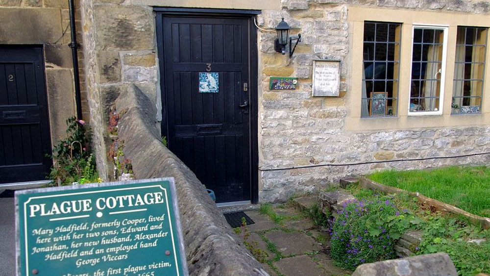 এই গ্রামের প্রথম প্লেগ রোগী জর্জ ভিকারস-এর বাড়ি এখনও রয়েছে গ্রামের মাঝ বরাবর। সেটিও এখন পর্যটকদের দর্শনীয় হয়ে উঠেছে।