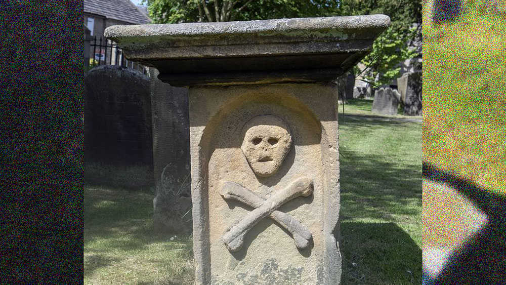 ২৬০ জনের মৃত্যু হয়েছিল এই গ্রামে। পরিস্থিতি এতটাই করুণ ছিল যে পরিবারের লোকদের জন্য নিজেকেই কবর খুঁড়তে হত। সাহায্যের জন্য কাউকেই পাওয়া যেত না। তেমনই এক করুণ কাহিনির সাক্ষী রিলে কবর।