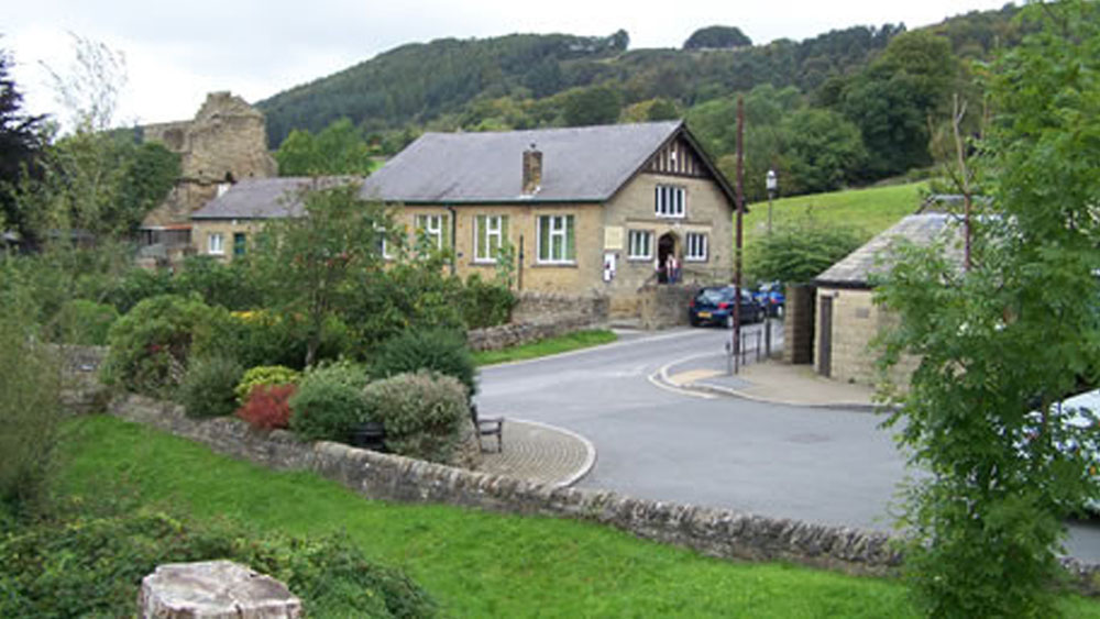 এক সপ্তাহের মধ্যেই মৃত্যু মিছিল শুরু হয় গ্রামে। প্রথম মারা যান ওই দর্জিই। তার পর তাঁর পরিবারের অনেকে এবং গ্রামে তাঁর গ্রাহকদের অনেকেই।