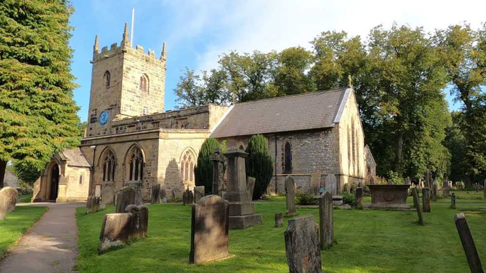 সে সময় গ্রামের এক দর্জি জর্জ ভিকারস লন্ডন থেকে অনেক কাপড় নিয়ে এসেছিলেন। সেই কাপড়ের সঙ্গেই গ্রামে ঢুকে পড়েছিল প্লেগের জীবাণু।