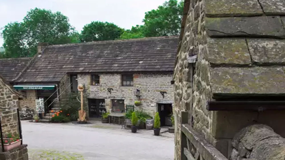 মহামারি প্লেগের সংক্রমণ রুখতে নিজেদের ঘরবন্দি করে ফেলেছিল গোটা গ্রাম। বাইরের জগতের সঙ্গে রাতারাতিই যোগাযোগ প্রায় ছিন্ন করে ফেলেছিল তারা!