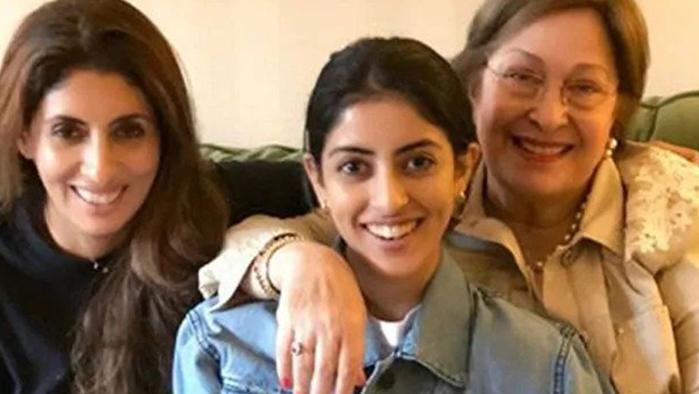 নিখিলের সঙ্গে বিয়ের পরে ঘরসংসার নিয়েই ব্যস্ত ছিলেন শ্বেতা। বলিউড বা শ্বশুরবাড়ির পারিবারিক ব্যবসা, কোনও দিকেই সক্রিয় হতে দেখা যায়নি বচ্চনকন্যাকে। স্বামী এবং দুই সন্তানকে নিয়ে তাঁর সংসার ছিল দিল্লিতে।