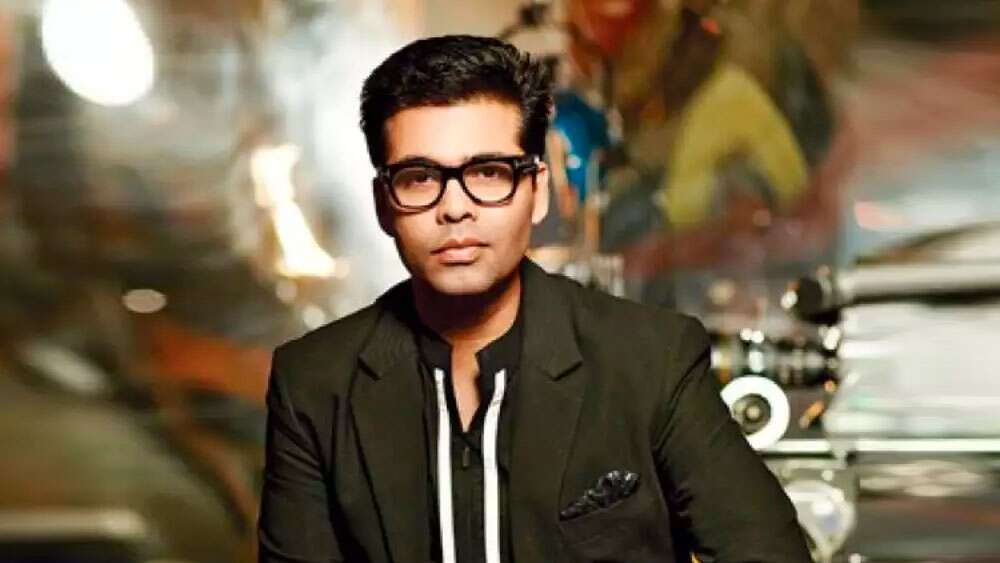 শোনা যাচ্ছে, এই চুক্তি স্বাক্ষরিত করার জন্য বিজয় আপাতত ১০০ কোটি টাকা পারিশ্রমিক নিয়েছেন। তবে তিনি যে শুধুই কর্ণের সঙ্গে কাজ করবেন, সে রকম কোনও বাধ্যবাধকতা নেই। অন্য ব্যানারেও কাজ করবেন। তবে কর্ণের ব্যানারে ৩টি ছবিতে অভিনয় করতে তিনি চুক্তিবদ্ধ।