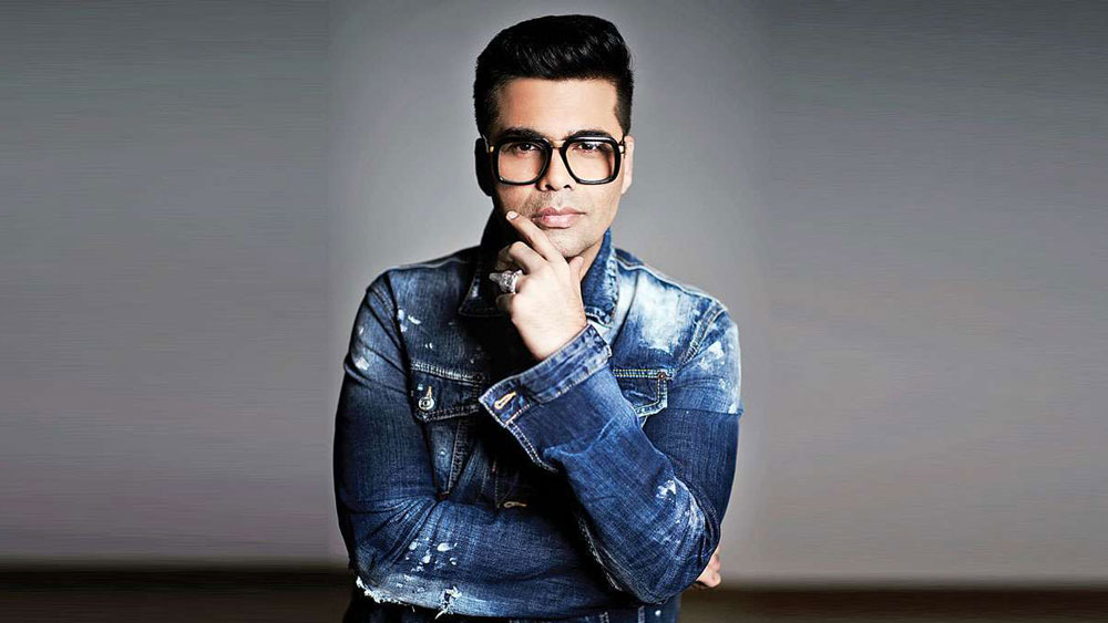 সুশান্ত সিংহ রাজপুতের রহস্যমৃত্যুর পর থেকে কর্ণ জোহরের নামের সঙ্গে ‘স্বজনপোষণ’ শব্দটা ছায়ার মতো জুড়ে গিয়েছে। তাঁর শো-এ অতিথি হয়ে গিয়ে একবার কঙ্গনা তাঁকে সরাসরি স্বজনপোষণের অভিযোগে বিদ্ধ করেছিলেন। পুরনো সেই ভিডিয়ো ক্লিপ দ্রুত ছড়িয়ে পড়ে সুশান্তের মৃত্যু পরবর্তী সময়ে।