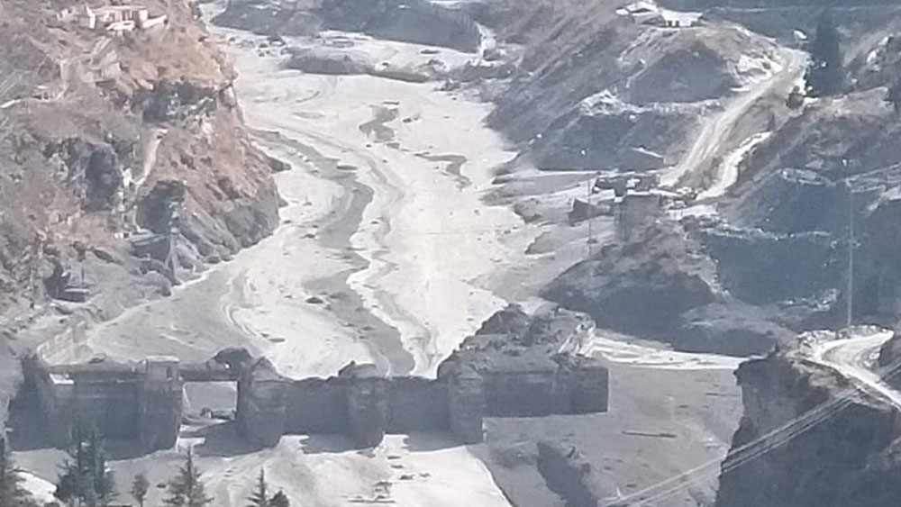 কয়েক ঘণ্টা আগে এখানে ছিল বিদ্যুৎ উৎপাদন কেন্দ্র। এখন শুধুই ধ্বংসাবশেষ