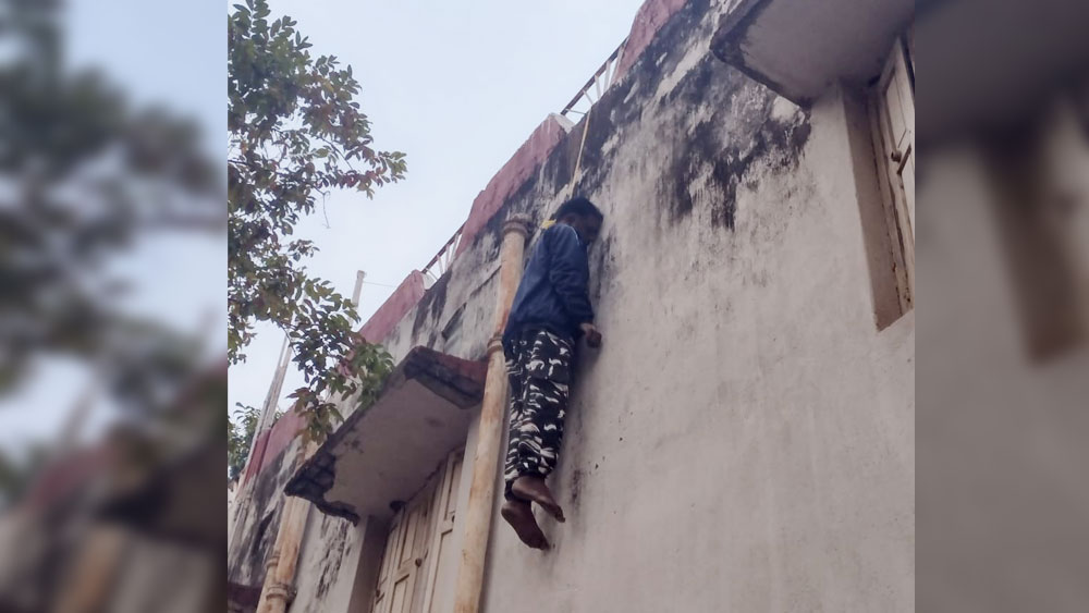 পুরুলিয়ার সেনা শিবিরে জওয়ানের ঝুলন্ত দেহ উদ্ধার, আত্মহত্যা বলেই অনুমাণ