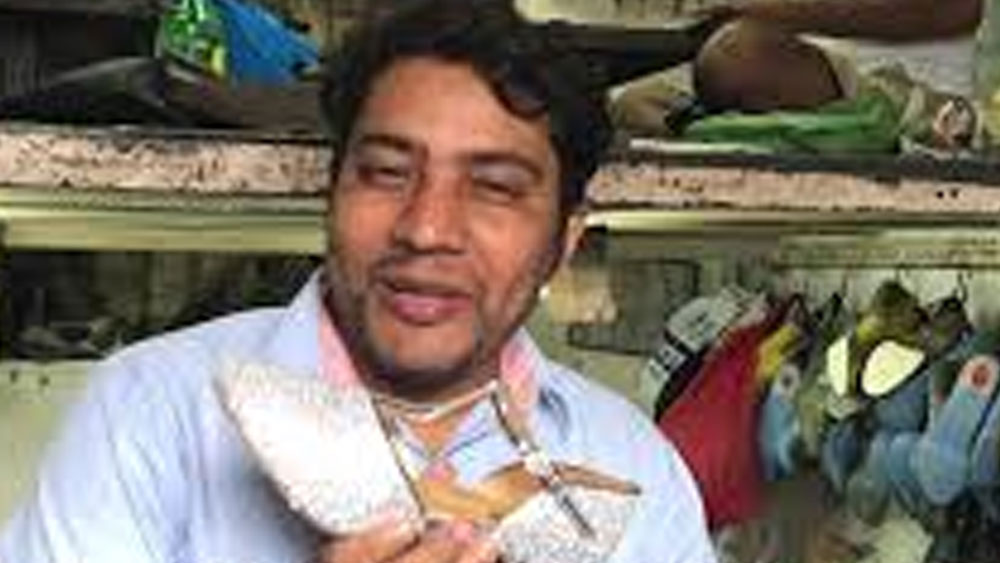 অনেক খুঁজেও সেই প্রতারক বন্ধুর আর খোঁজ পাননি জামিল। তাঁকে খুঁজতে বেঙ্গালুরু পর্যন্ত ছুটে গিয়েছিলেন তিনি। সেখানে কয়েক মাস কাটানোর পর ফের শুরু হয় তাঁর তারকা দেখার স্বপ্নের দৌড়। ফের মুম্বই ফিরে কাজ করে টাকা জমাতে শুরু করেন জামিল। যাঁর অধীনে কাজ করতেন তাঁর পরামর্শেই নাচের ক্লাসে ভর্তি হন।