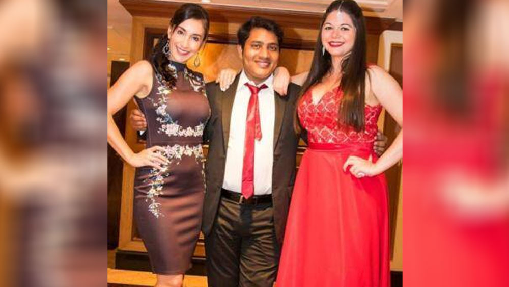 তিল তিল করে ২৫ হাজার টাকা জমিয়েছিলেন জামিল। ইচ্ছে ছিল কোনও তারকার সঙ্গে দেখা করবেন। কিন্তু এক বন্ধু তাঁকে তারকার সঙ্গে পরিচয় করিয়ে দেওয়ার প্রতিশ্রুতি দিয়ে জমানো পুঁজি নিয়ে চম্পট দেন।