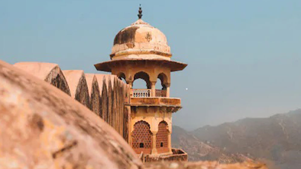 তবে রাজপরিবারের ঘনিষ্ঠদের অভিযোগ, গুপ্তধন না পাওয়ার যে দাবি ইন্দিরা গাঁধী সরকার করেছিল, তা সত্য নয়। তাদের অভিযোগ, পুরনো রাজকর্মচারীদের পারিবারিক উত্তরাধিকারীদের চাপ দেওয়া হয়েছিল, যাতে তাঁরা কোষাগারের পুরনো মানচিত্র বার করে দেন।