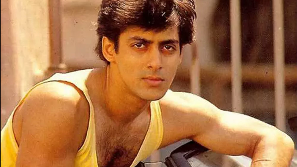 ইন্ডাস্ট্রির সমস্ত বড় মাপের অভিনেতা এবং অভিনেত্রীরা আমন্ত্রিত ছিলেন ওই পার্টিতে। কেরিয়ারের প্রথম বড় পার্টি বলে কথা, তাই সলমনের মেজাজই অন্য রকম ছিল সে দিন।