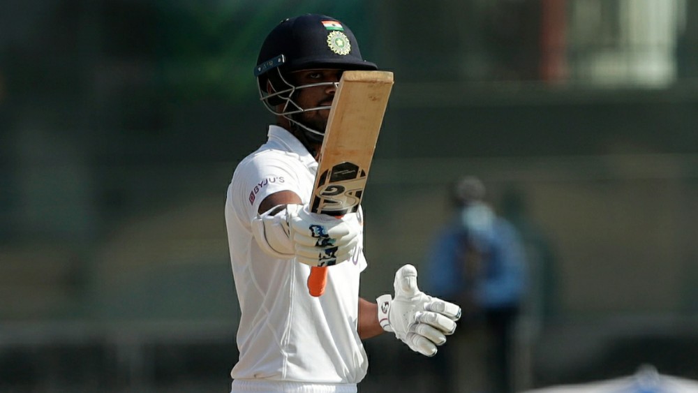 পয়া চিপকের মাঠে প্রথম টেস্ট অর্ধ শতরানের পর 'লোকাল বয়' ওয়াশিংটন সুন্দর।  ছবি - টুইটার