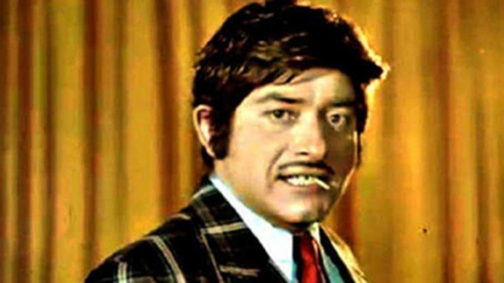 আর একদিন যে তাঁর মতোই সফল অভিনেতা হবেন সেটাও জানিয়ে দেন। মিঠুনের কথা হেসে উড়িয়ে দেন রাজকুমার। তবে মিঠুনকে নিয়েই ছবির শ্যুটিং শেষ হয়।