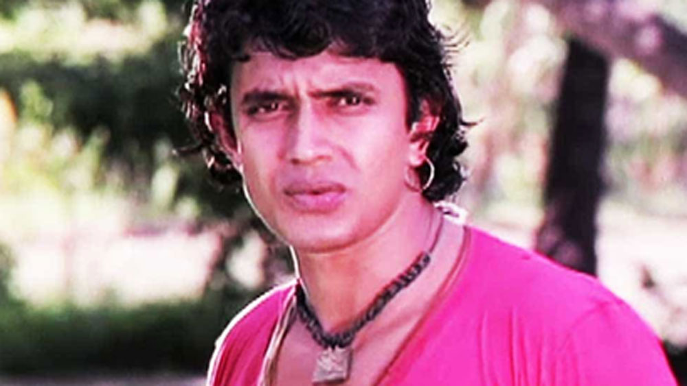 এমন আলোচনা যে চলছে তা জানতে পেরে যান মিঠুনও। পর দিন সেটে পৌঁছে তিনি সরাসরি রাজকুমারের সামনে হাজির হন।