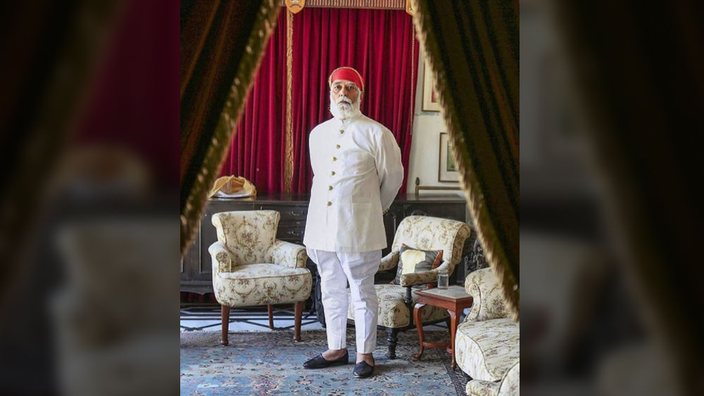 ইংরেজি সাহিত্য, অর্থনীতি এবং রাষ্ট্রবিজ্ঞান নিয়ে স্নাতক অরবিন্দ পরবর্তীতে ইংল্যান্ডে গিয়ে হোটেল ম্যানেজমেন্ট নিয়ে উচ্চশিক্ষা করেছেন। পরে তিনি হসপিট্যালিটি সার্ভিস নিয়ে পড়াশোনার জন্য আমেরিকাও গিয়েছিলেন। দেশে ফিরে তিনি প্রথমে তাঁর বাবা প্রয়াত মহারানা ভগবৎ সিংহের ব্যক্তিগত সচিব হিসেবে কাজ শুরু করেন। তার পর ভগবৎ সিংহের হোটেল ব্যবসাতেও পা রাখেন অরবিন্দ। আটের দশকের শুরুতে জেনারেল ম্যানেজার হিসেবে যোগ দেন উদয়পুরের লেক প্যালেস হোটেলে।