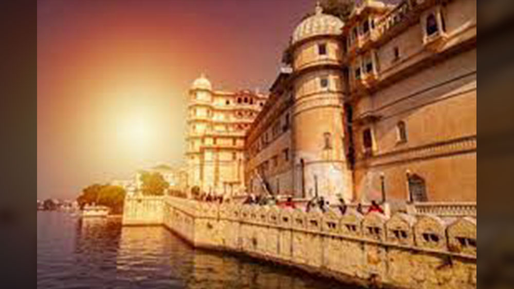 তবে পারিবারিক বিবাদ সরিয়ে রেখে এখনও ইতিহাস ও ঐতিহ্যের ধারক ও বাহক হিসেবে উজ্জ্বল মেবার রাজবংশ তথা উদয়পুরের নাম।