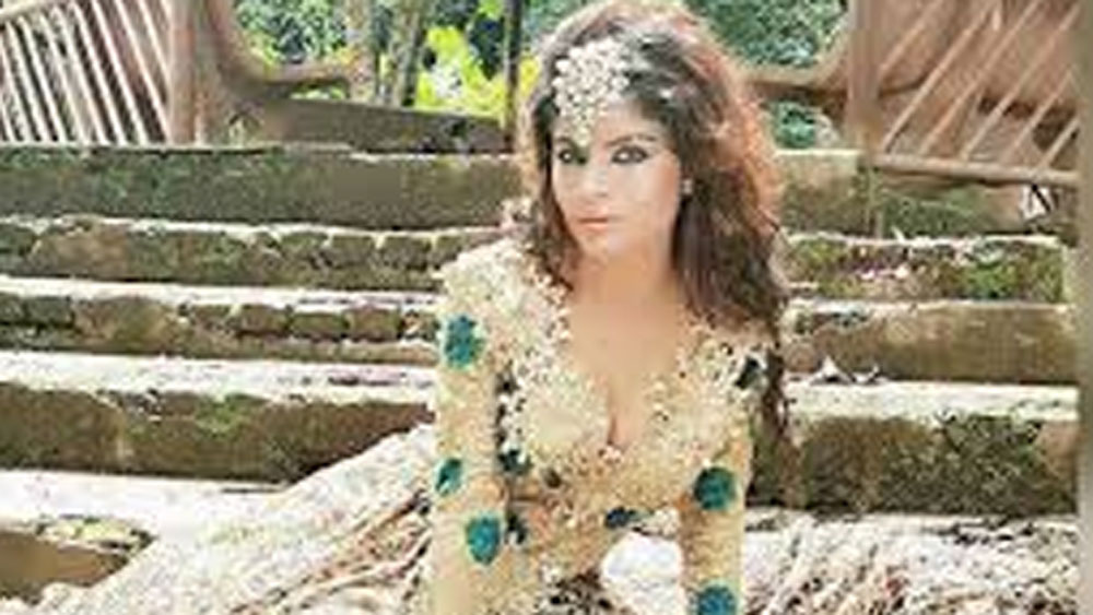 ২০১৯ সালে এক ওয়েব সিরিজে অভিনয় করার সময় অসুস্থ হয়ে হাসপাতালে চিকিৎসাধীন ছিলেন। হৃদ্‌রোগে আক্রান্ত হয়েছিলেন তিনি।